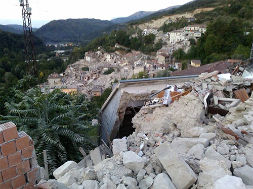 Un fuerte terremoto sacude el centro de Italia